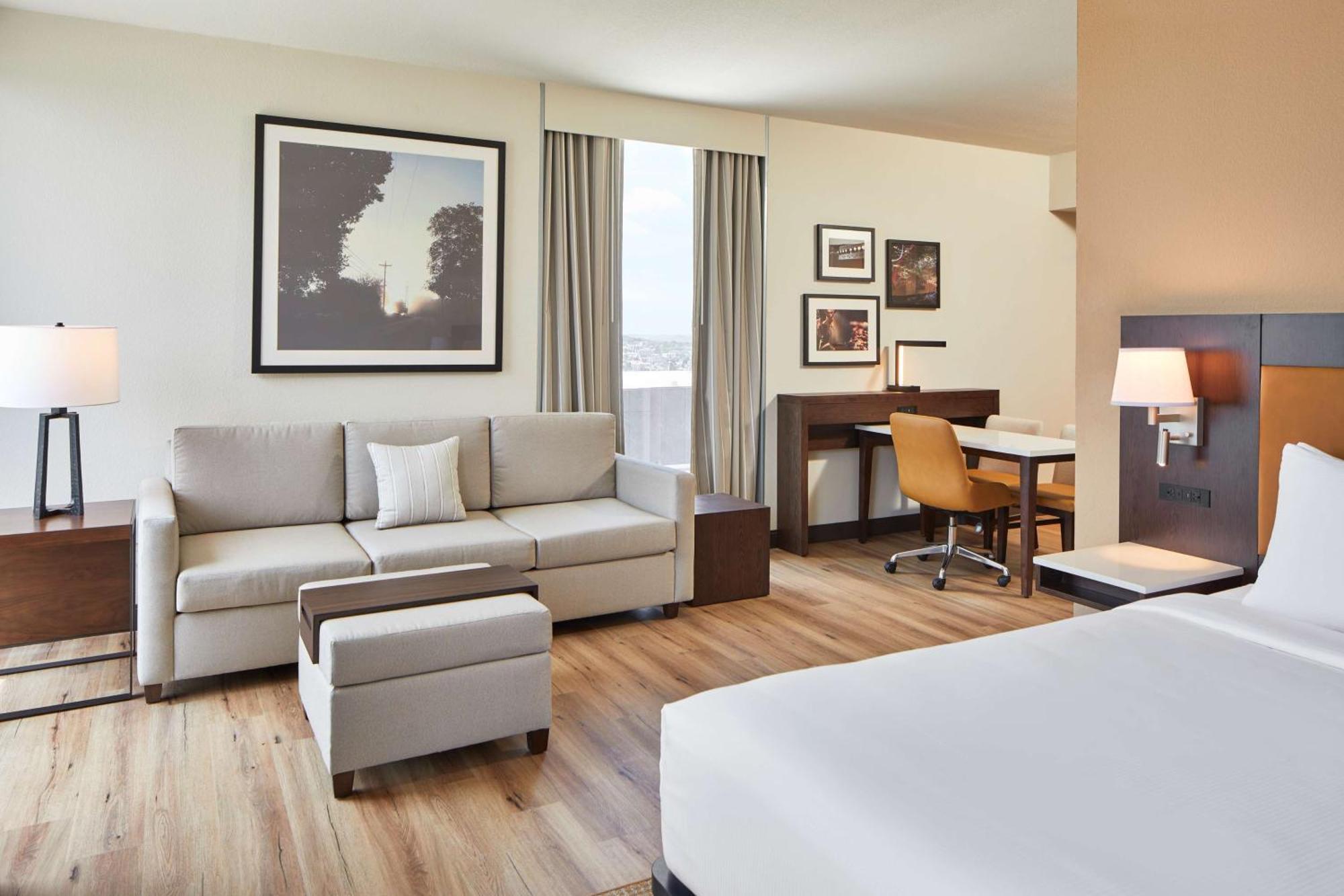 Embassy Suites By Hilton Nashville Downtown Exterior foto